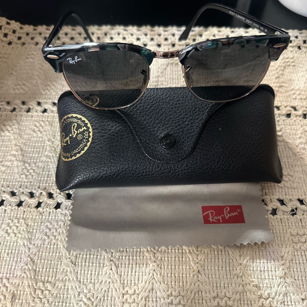 Ray-Ban RB3016 CLUBMASTER  Sunglasses